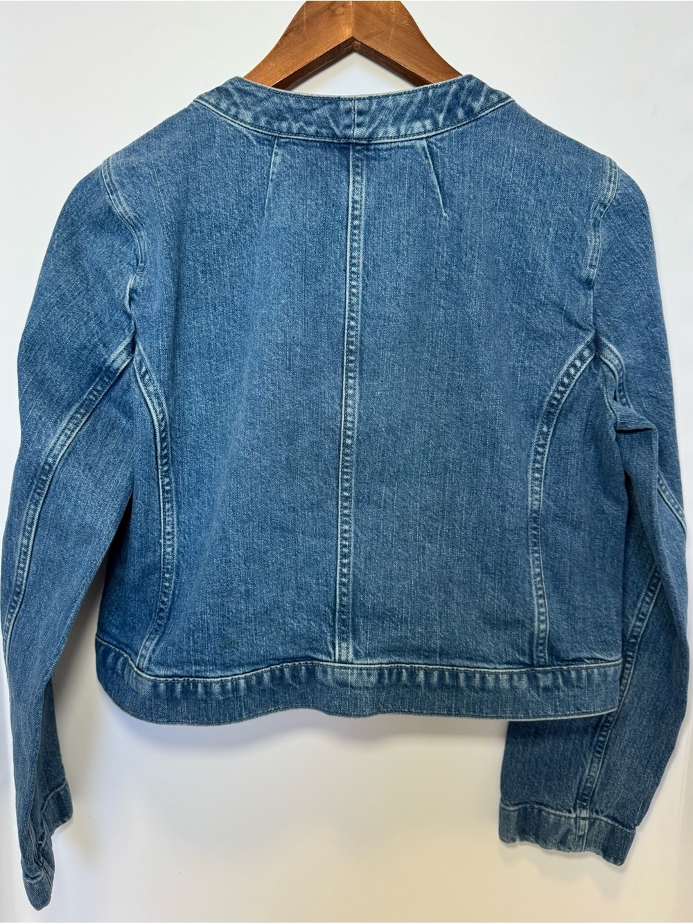J.Crew Louisa Lady Jacket in Denim - Medium
Wash Cropped size 6 - Picture 7 of 10